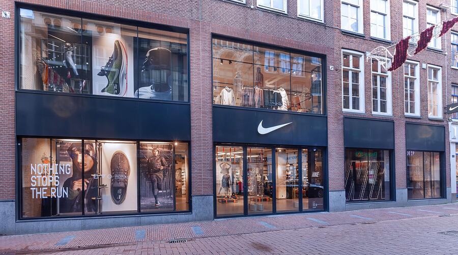 Nike UTILITY Amsterdam- Confetti Reclame