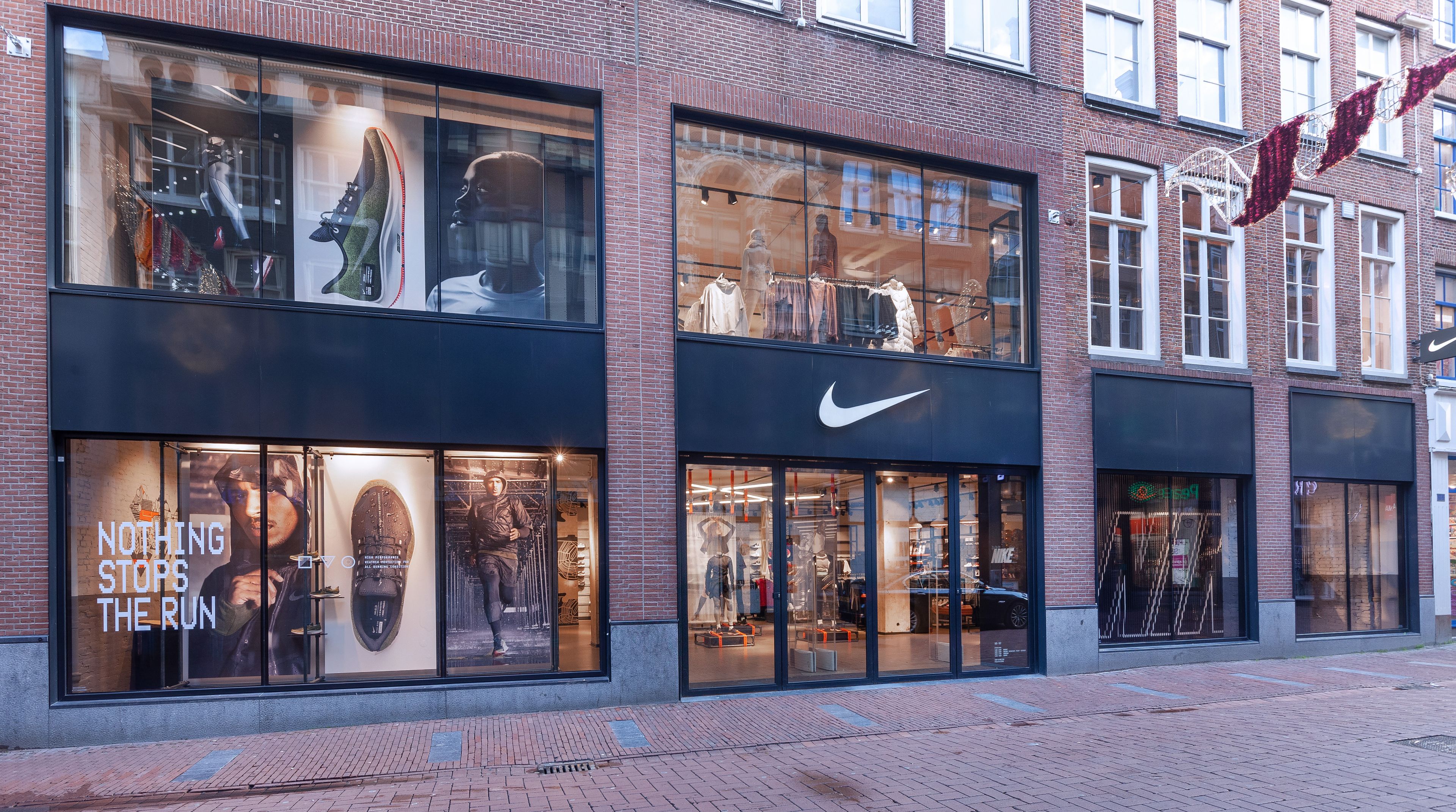 Buitengewoon voormalig Soeverein Nike UTILITY Amsterdam- Confetti Reclame