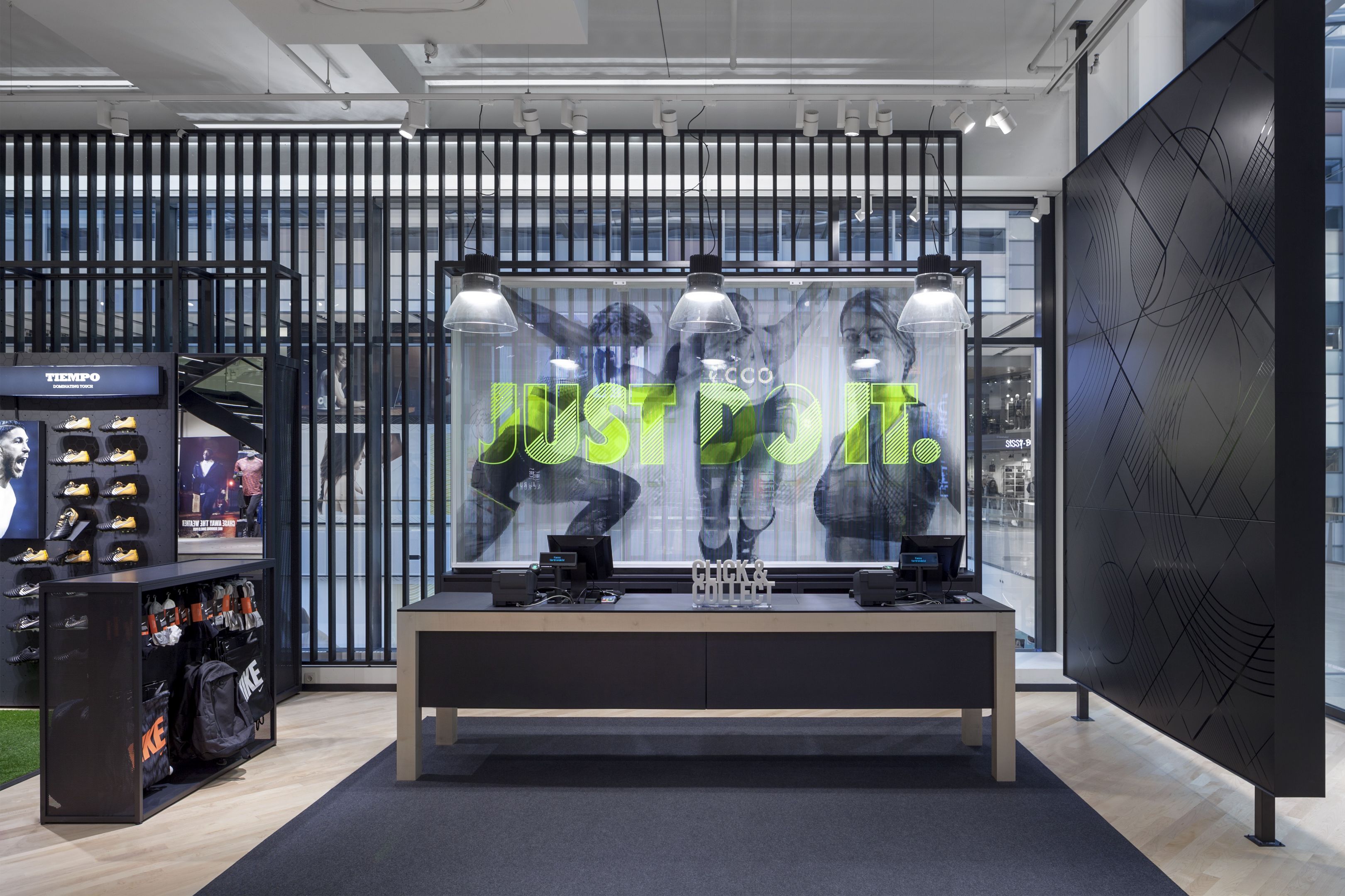 Nike Store Utrecht Confetti Reclame